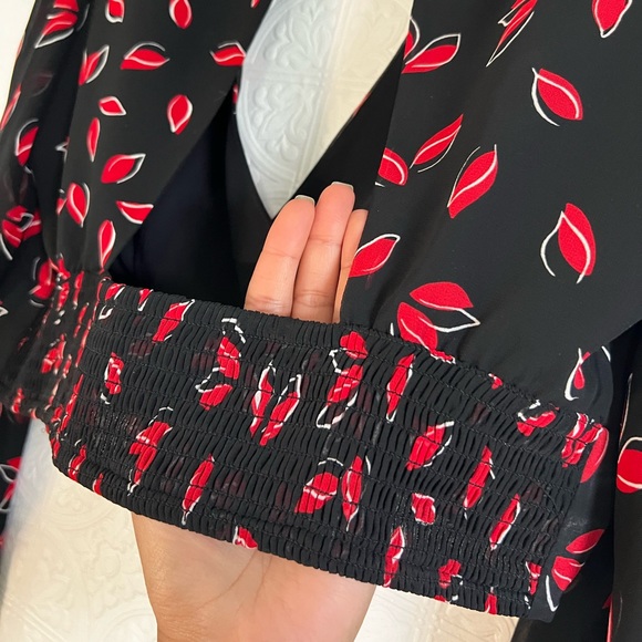 EXPRESS | Petal Blouse - Picture 3 of 5